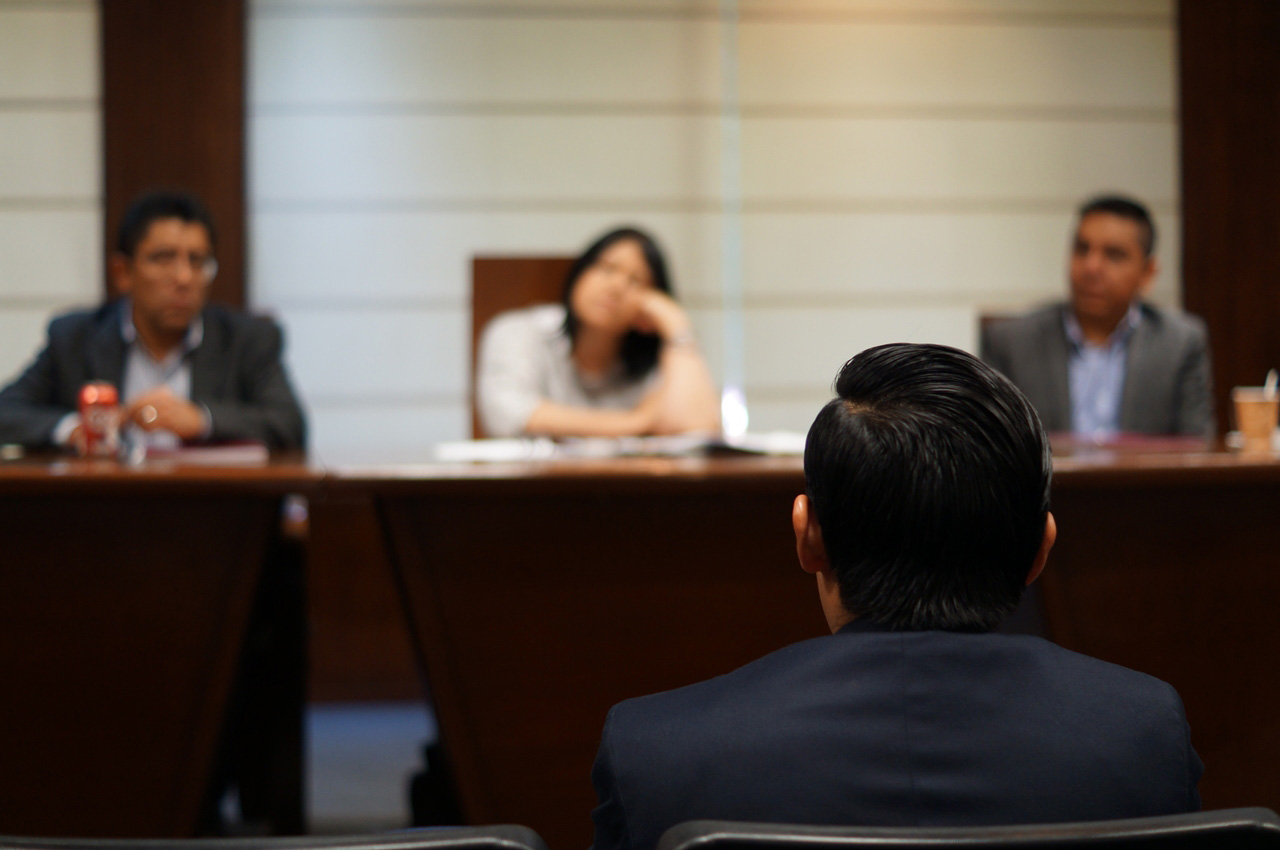 離婚協調會請專業人員來協助處理問題(具備法律或輔導專業)。由調解委員協助雙方釐清癥結點、到法院進行調解，在法官或是調解委員的主持下取得雙方離婚的共識。